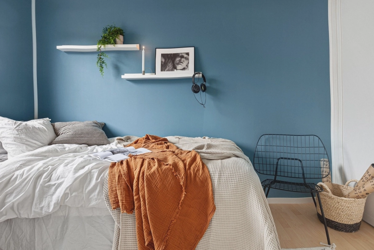 Nieuwe keukenkasten klaar voor montage in een appartement
